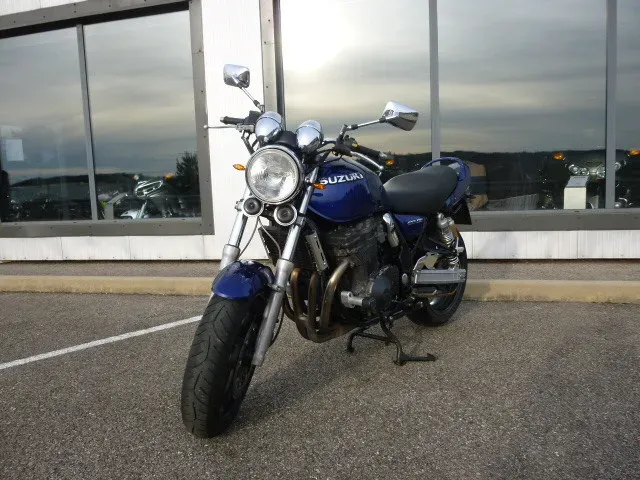Suzuki 750 GSX Inazuma DV