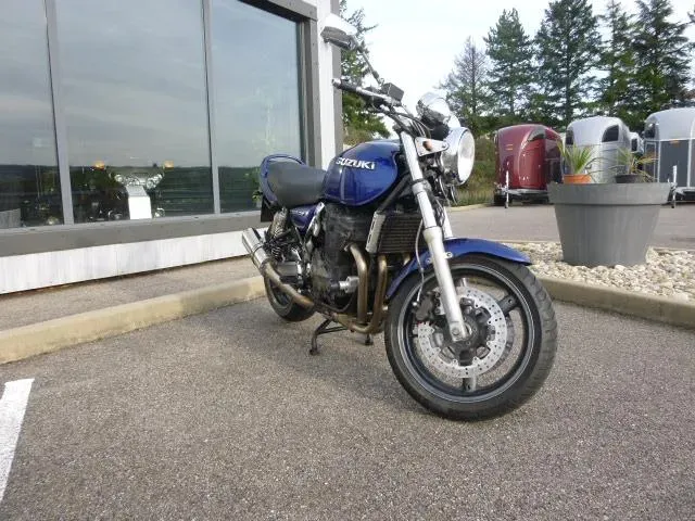 Suzuki 750 GSX Inazuma DV
